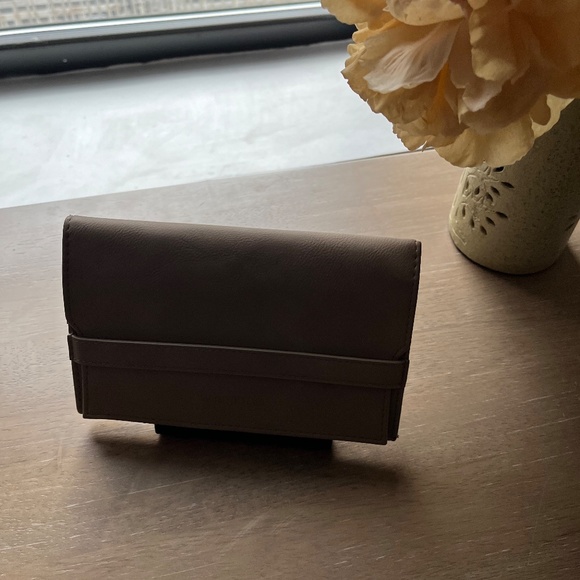 MUST GO Laura Mercier Makeup Brush Pouch - Picture 5 of 6